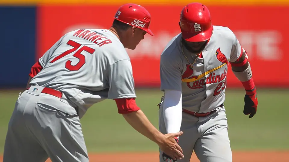 Cardinals vence a Reds y dividen la serie en México