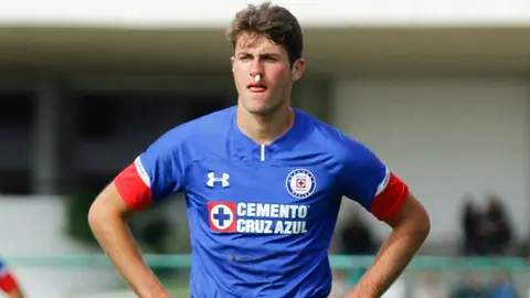 Tras su tercera operación, Cruz Azul espera al hijo del Chaco Giménez