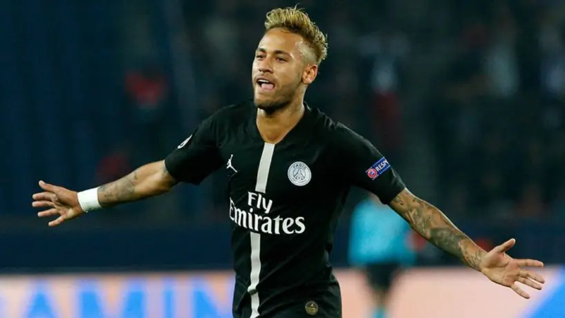 Neymar oficializa su romance con skater brasileña