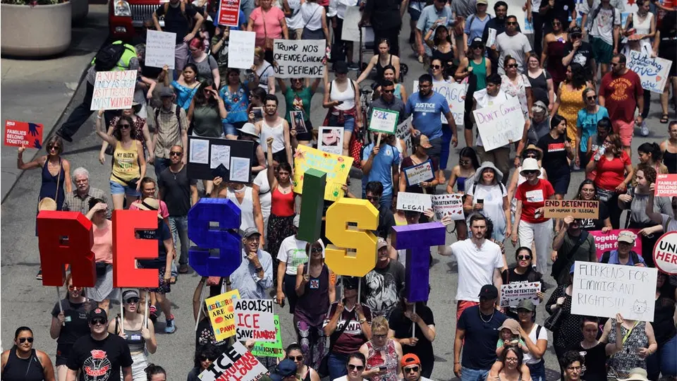 Chicago protesta contra redadas a indocumentados de Donald Trump