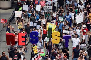 Chicago protesta contra redadas a indocumentados de Donald Trump
