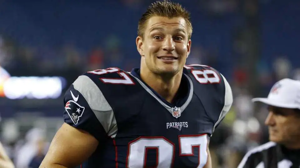 Gronkowski abolla el Vince Lombardi tras utilizarlo como bate de béisbol