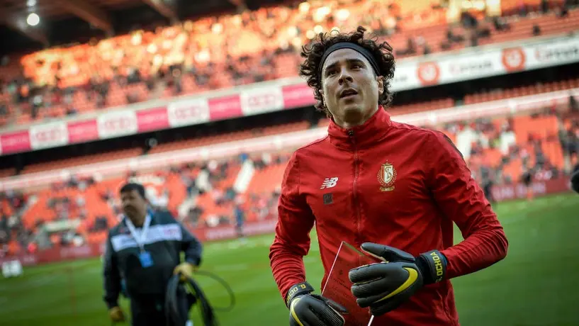 Guillermo Ochoa presume el nacimiento de su tercer hijo