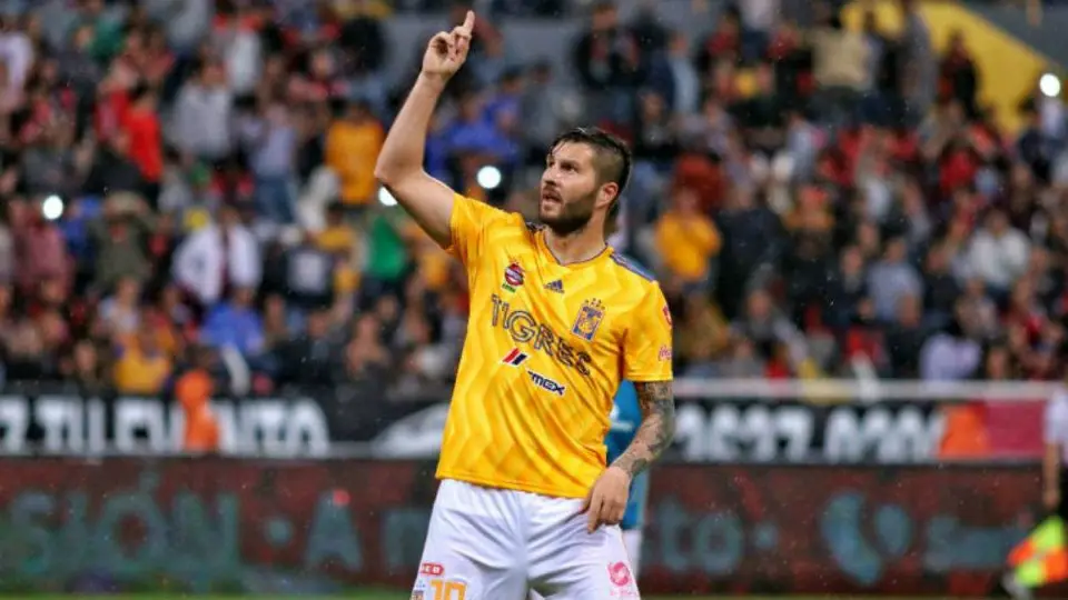 Gignac dedicó emotiva carta a niña que murió por tumor cerebral