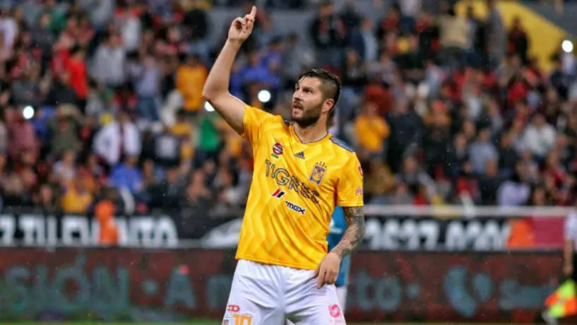 Gignac dedicó emotiva carta a niña que murió por tumor cerebral
