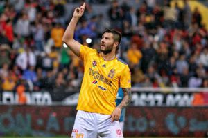 Gignac dedicó emotiva carta a niña que murió por tumor cerebral