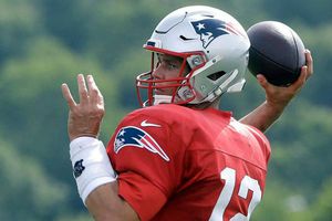 Tom Brady aseguró que al igual que Antonio Brown no disfruta del nuevo casco