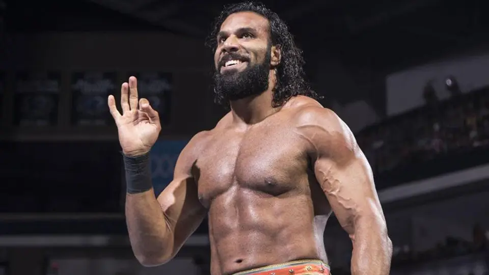 Jinder Mahal le quitó el campeonato 24/7 a R-Truth en el aeropuerto