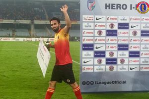 Padre de Esqueda festeja de forma emotiva doblete de su hijo