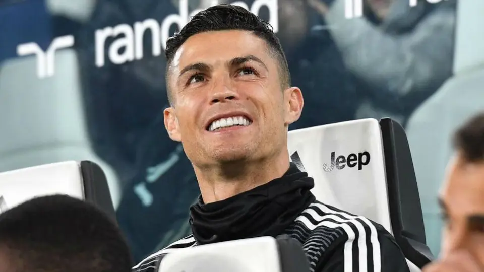 Cristiano Ronaldo realizó 'slam' con policía de China