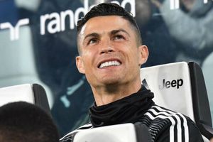 Cristiano Ronaldo realizó 'slam' con policía de China