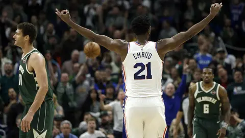 76ers superan a Bucks pese a 52 puntos de Antetokounmpo