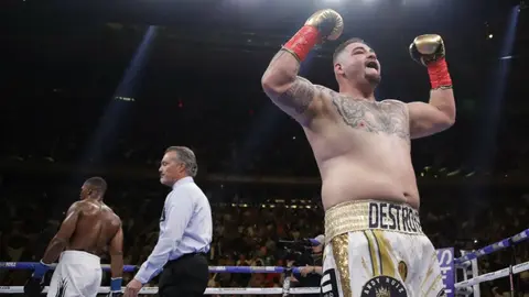 Andy Ruiz prefiere visitar a AMLO y no a Trump tras campeonato