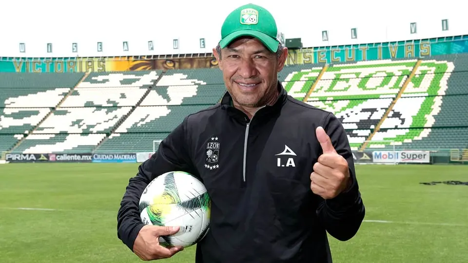 Ignacio Ambríz reconoce que La Volpe explotó talento de Edson Álvarez