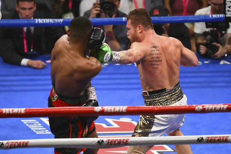 Revive en imágenes el triunfo de Canelo sobre Jacobs