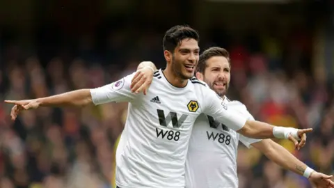 Jiménez, el mexicano con más tantos en una temporada en Inglaterra