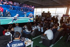 Aficionados mexicanos vibran con las emociones del SB LIII