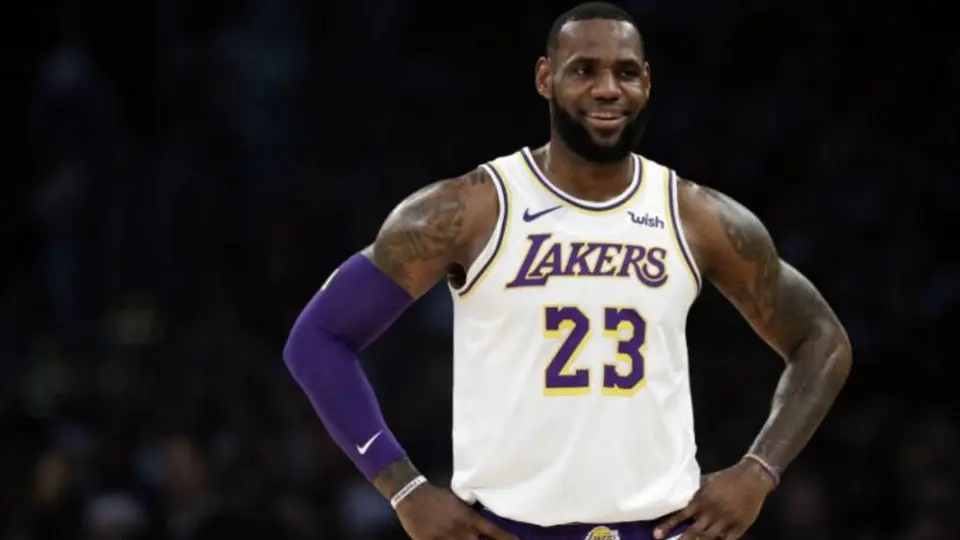 LeBron le da la 'bienvenida' a Anthony Davis en los Lakers