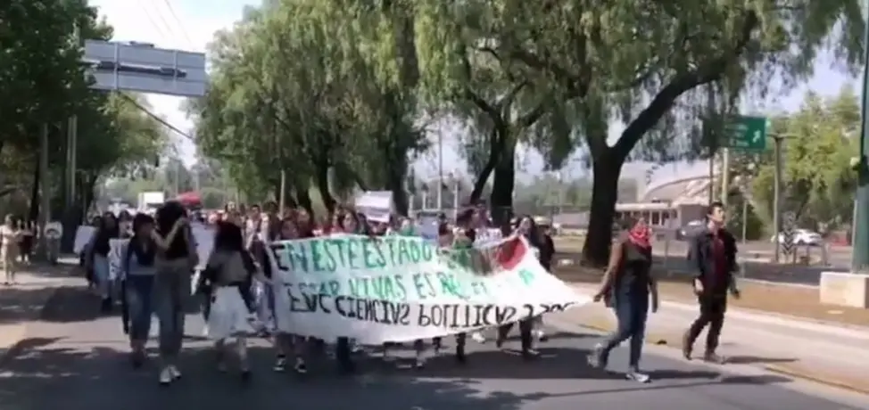 Alumnos de la UNAM marchan para exigir justicia por muerte de Aideé
