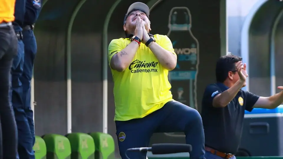 Maradona, dado de alta tras operación de hernia