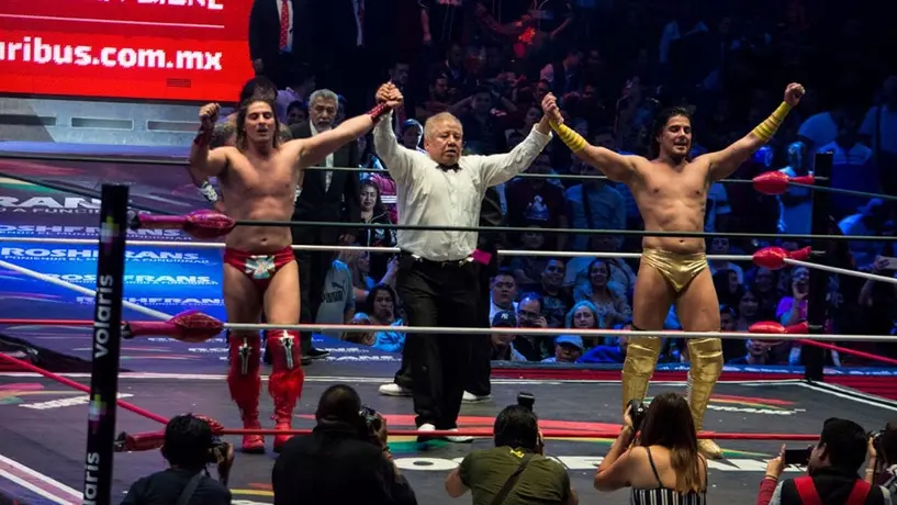 Ángel de Oro y Niebla Roja sorprenden al rapar a Terrible y Bestia del Ring