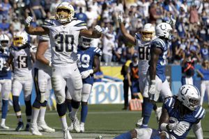 Chargers sufrió de más pero logró vencer a Colts en tiempo extra