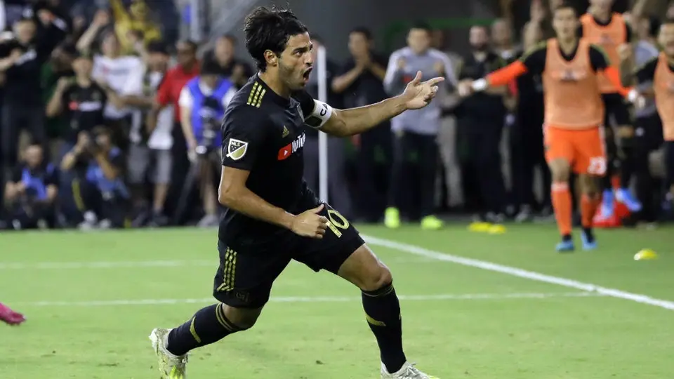 Carlos Vela explotó contra su DT por sacarlo del duelo vs LA Galaxy