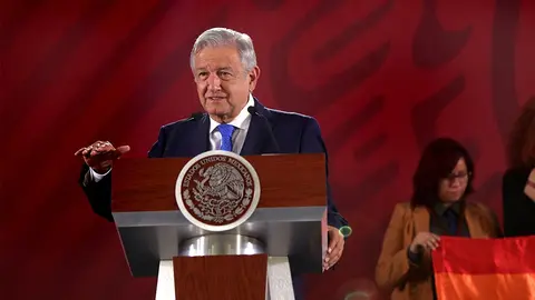 Periodista le confiesa a AMLO estar amenazado de muerte