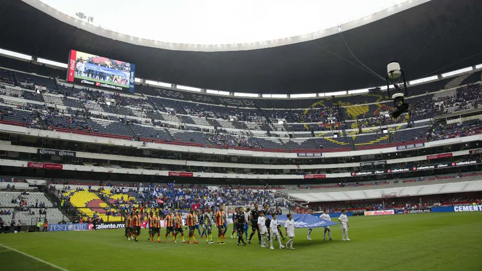 Estadio Azteca muestra avances en instalación de pasto natural