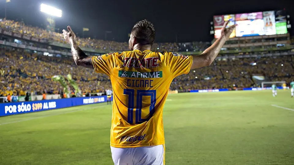 La Sonora Dinamita ameniza descanso de la Final entre Tigres y León 