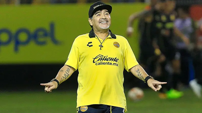 Dorados llega a Tampico con Maradona conduciendo el autobús