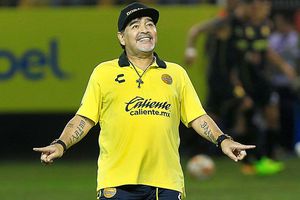 Dorados llega a Tampico con Maradona conduciendo el autobús