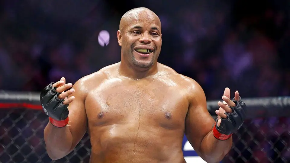 Daniel Cormier: 'Duelo contra Brock Lesnar tal vez sea en WWE'