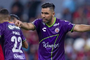 Palmera Rivas realiza viaje en transporte público tras falla de su automóvil