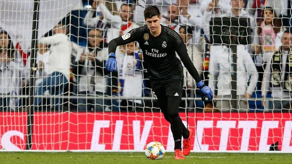 Modelo española acusa a Courtois de 'ojo alegre'