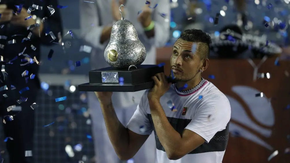 Nick Kyrgios levanta el trofeo de Campeón del AMT | CARLOS RAMÍREZ