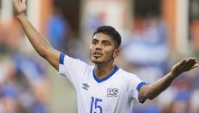 Jugador del Salvador hizo ruleta 'a lo Zidane' en Copa Oro