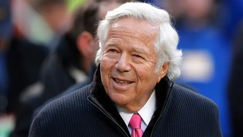 Dueño de Patriots se disculpa tras acusación de solicitar servicios de prostitución