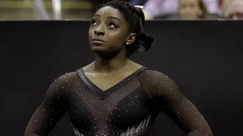 "Estuve a un paso de la muerte”, Simone Biles revela hospitalización de emergencia