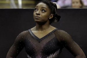 Hermano de Simone Biles es detenido por triple asesinato