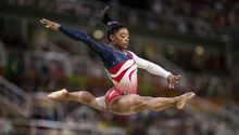 Simone Biles, consternada por las víctimas y la detención de su hermano