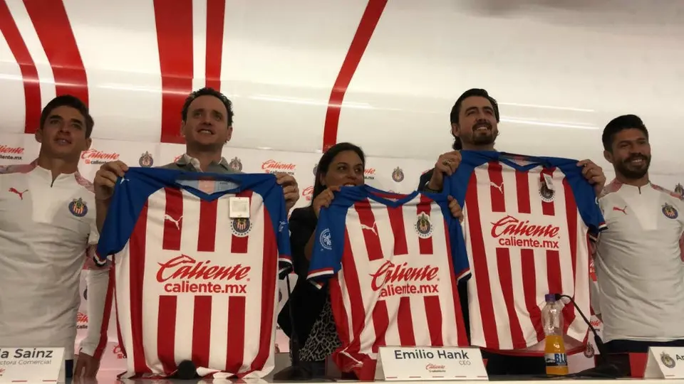 Chivas anuncia alianza comercial con Caliente.mx