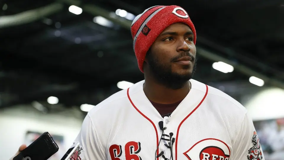 Yasiel Puig es presentado con los Cincinnati Reds