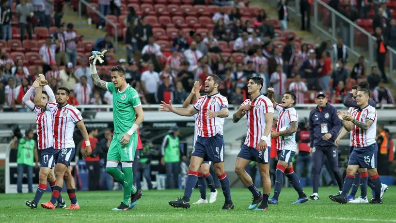 Niña 'roba' corazones por su afición a Chivas