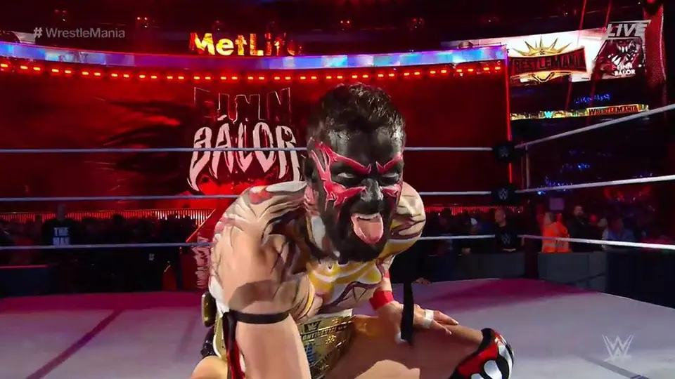 Finn Bálor recupera el campeonato Intercontinental en WM 35
