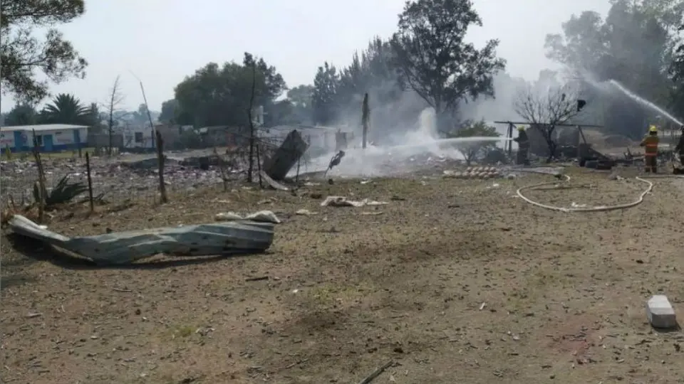 Explosión en taller de pirotecnia de Tultepec deja un muerto