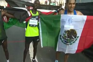 Juan Luis Barrios, tercero en maratón de Los Angeles