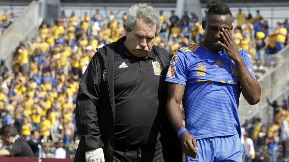 Quiñones abandona duelo vs Lobos entre lágrimas por una lesión