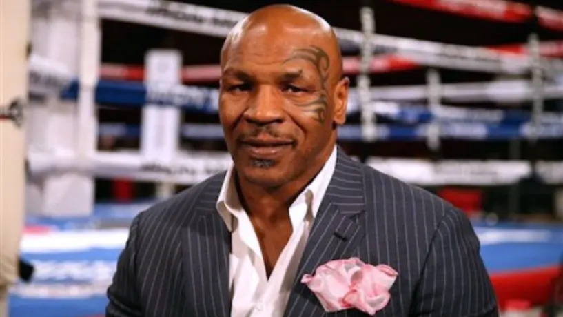 Mike Tyson, captado fumando un cigarro gigante de marihuana