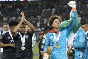 Memo Ochoa recibe reconocidas felicitaciones por su cumpleaños